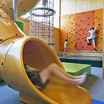 Natuerlich Hell. & פארק נופש 4*