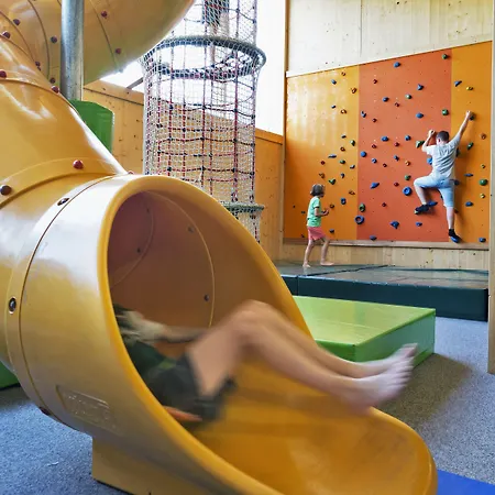 Natuerlich Hell. & База відпочинку 4*